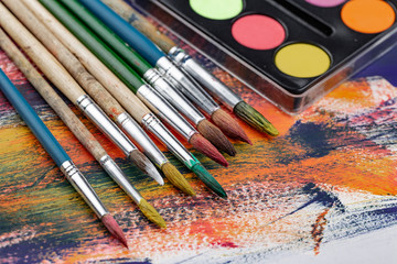 Obraz premium Paint brushes and paints for drawing.