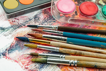 Obraz premium Paint brushes and paints for drawing.
