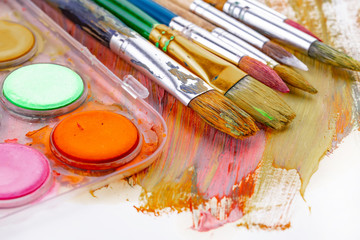 Obraz premium Paint brushes and paints for drawing.