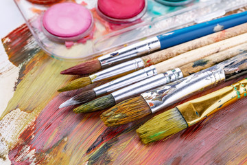Obraz premium Paint brushes and paints for drawing.