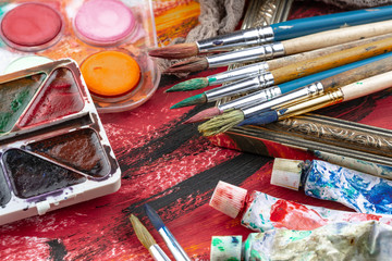 Obraz premium Paint brushes and paints for drawing.