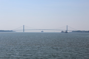 Puente Verrazano-Narrows visto desde el Rio Hudson