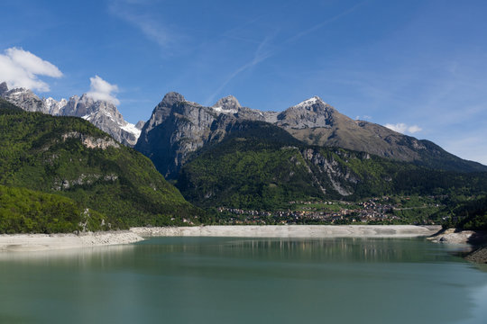 Blick auf Molveno und See Brenta-Massiv Italien