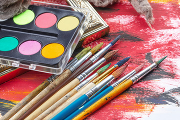 Obraz premium Paint brushes and paints for drawing.