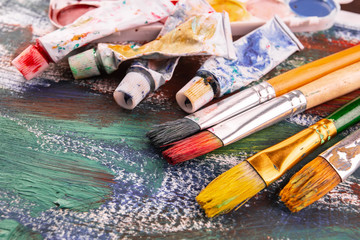 Obraz premium Paint brushes and paints for drawing.