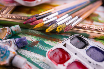 Obraz premium Paint brushes and paints for drawing.