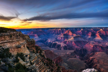 Fototapeta na wymiar Sunset above south rim of Grand Canyon from the Mather Point