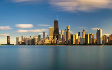 Fototapeta na wymiar Chicago skyline at sunset viewed from North Avenue Beach