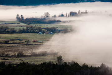 Nieblas matinales en El Hoyo, Chubut.
