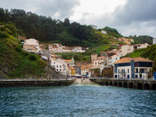Fototapeta na wymiar Vistas del pueblo de Cudillero en Asturias, verano de 2018