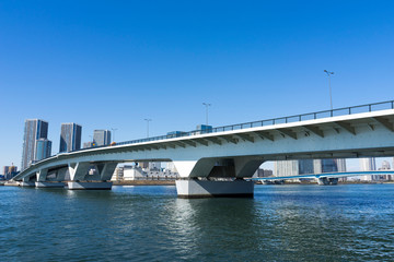晴海運河に架かる豊洲大橋　Toyosu Bridge over Harumi Cnal