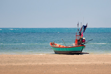 Fototapeta premium Image of small boat sitting on the beach.