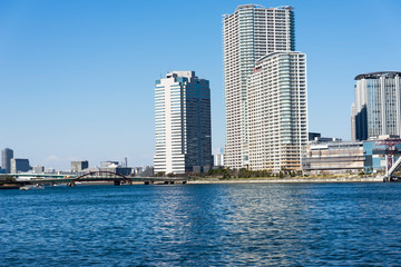 Fototapeta na wymiar 晴海運河と高層ビル群の風景