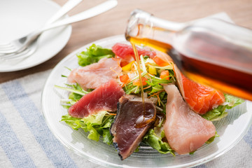 海鮮サラダに胡麻油