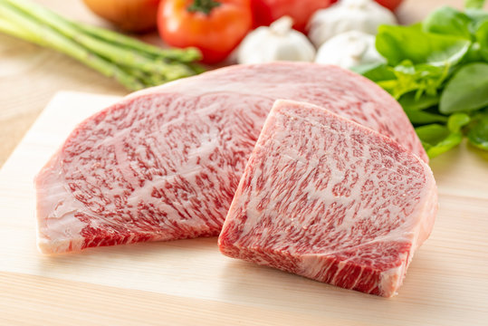 霜降り肉 の写真 ロイヤリティフリーの画像 グラフィック ベクターおよびビデオ Adobe Stock 霜降り肉 の写真 ロイヤリティフリーの画像 グラフィック ベクターおよびビデオ Adobe Stock