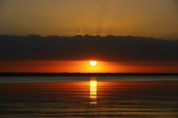 quiet water of the Caribbean sea. dawn landscape and the first rays of the sun in the dawning sky. 