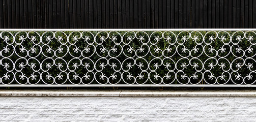 Zierzaun Steinmauer Hecke Holzzaun