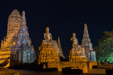 Plakat Ayutthaya historical park covers the ruins of the old city of Ayutthaya, Wat Chaiwatthanaram.
