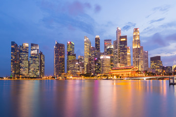 Fototapeta na wymiar Singapore business district, twilight sky and beautiful night view for marina bay.