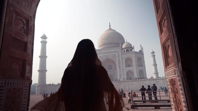 Indian Woman in traditional Sari in front of Taj Mahal, Agra, Uttar Pradesh, India