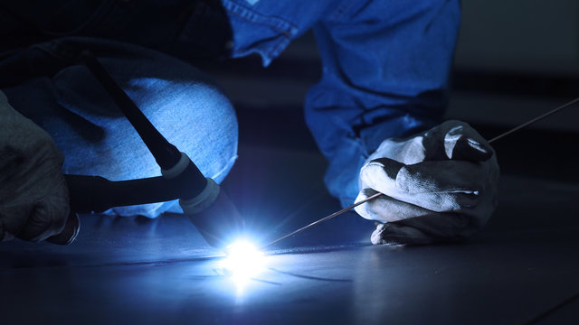Welding with sparks by Process TIG