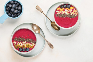 Smoothie bowl with fresh berries