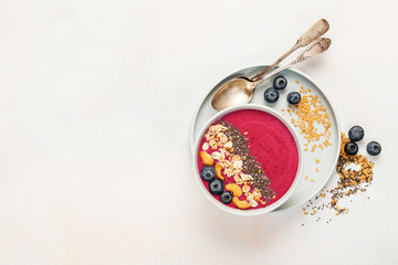 Smoothie bowl with fresh berries