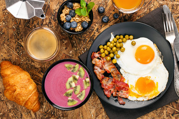 Fried eggs and smoothie bowl