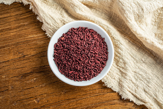 Chinese traditional natural pigment food red yeast rice