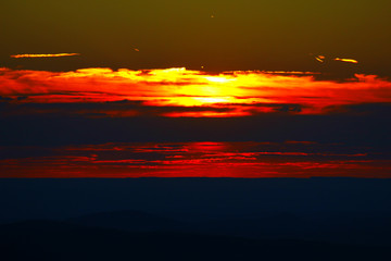 coucher de soleil sur les montagnes vosgiennes