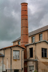 Cheminée sur usine ancienne