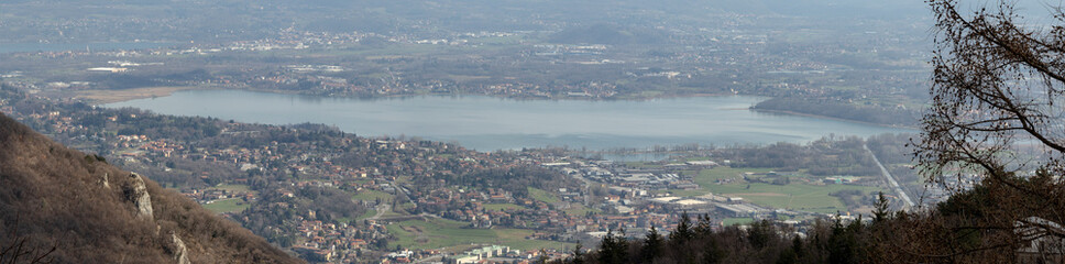 panorama del lago di pusiano