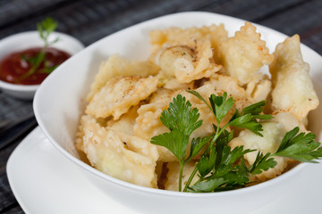  Samsa. Meat dish of the peoples of Central and Central Asia, dough, meat and onions, suitable for the Nauryz or Navruz holidays, as well as during the Holy month of Ramazan and the holidays of Uraz A