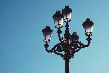 Fototapeta na wymiar streetlight in the city