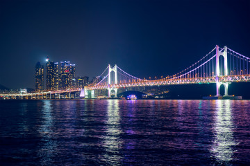 Obraz premium Gwangan Bridge and skyscrapers in the night. Busan, South Korea