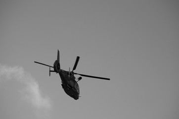Fototapeta na wymiar Hélicoptère militaire .