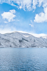 長野県大町市 雪景色の木崎湖