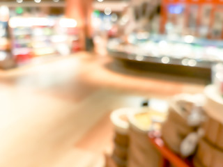 blur background with bokeh of Supermarket store