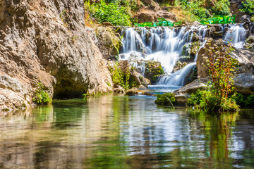 Fototapeta na wymiar Small waterfall of Akchour, Moroccoù