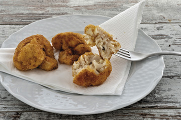 frittelle cime di cavolfiore rotta con forchetta da sopra
