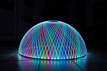 Light Art Painting farbiger Dome mit Spiegelung