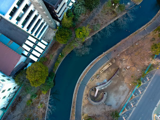 ドローンで空撮した東京の町並みの風景