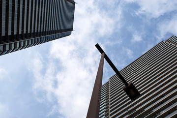 高層ビル・空・街灯