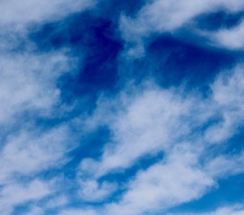 Obraz premium The white clouds and the blue of the skies.