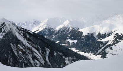 Obraz premium Landscape in Zillertal Arena ski resort in Zillertal in Tyrol. Alpine mountains with snow. Downhill fun. Blue sky and white slopes at Zell am Ziller.