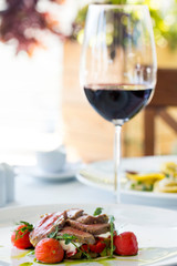 warm salad with beef cherry tomatoes and red wine