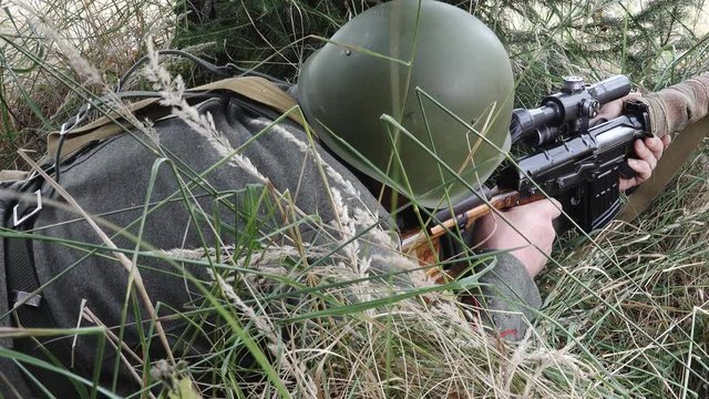 Close Sniper with dragonow gun in field