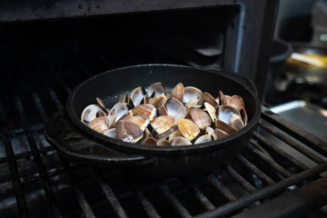 almejas a la brasa