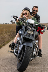 Obraz premium Beautiful young couple traveling Motorbike