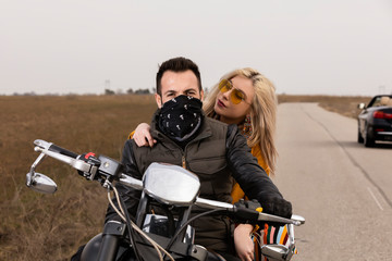 Fototapeta na wymiar Beautiful young couple traveling Motorbike